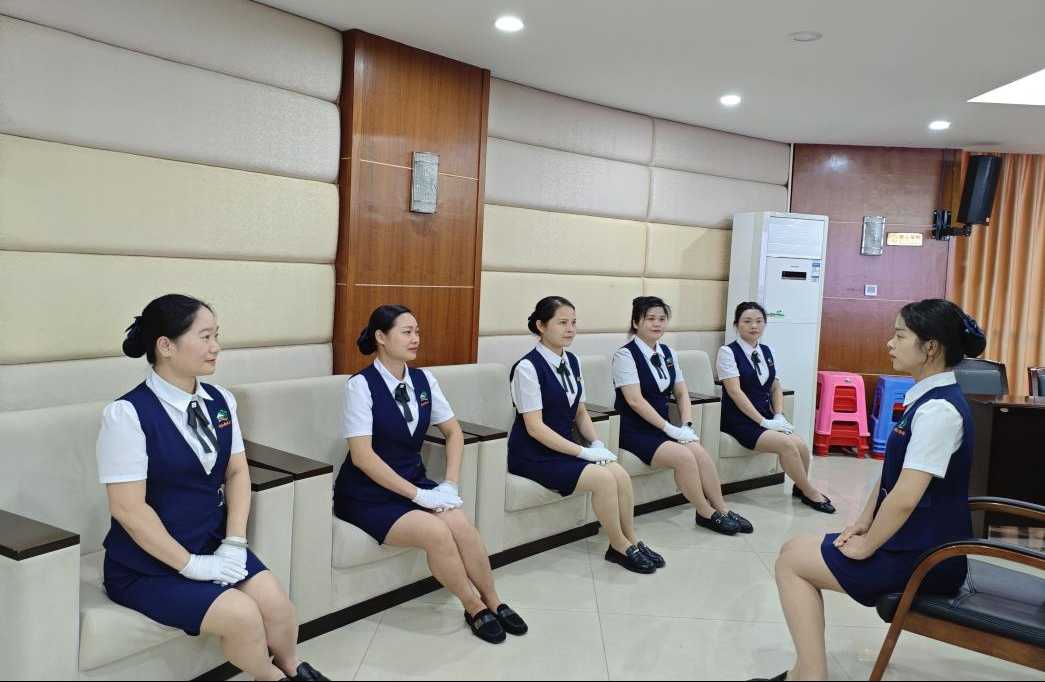 港北區(qū)直屬機(jī)關(guān)后勤服務(wù)中心會(huì)務(wù)股開展會(huì)務(wù)禮儀與婚姻介紹服務(wù)專題培訓(xùn)